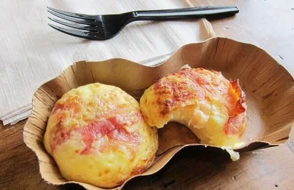 how many carbs are in starbucks bacon and gruyere egg bites