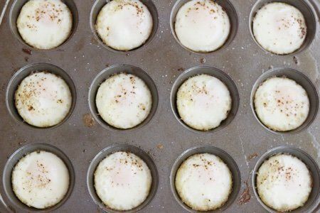 How to Cook Oven Baked Eggs in Muffin Tin {15 Minutes} - Savor + Savvy