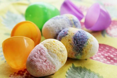 How to Make an Easter Egg Bath Bomb