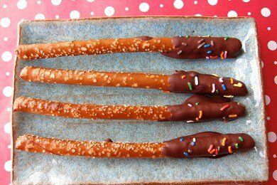 Pretzels Dipped in Chocolate Recipe