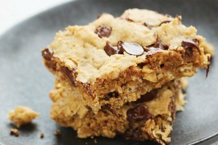 Peanut Butter Chocolate Chip Oatmeal Bars