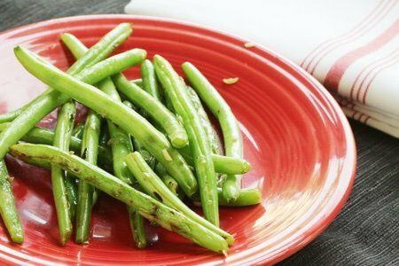 Recipe for sautéed green beans with garlic