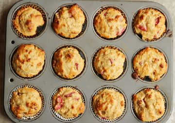 strawberryoatmealmuffinstopdown.360
