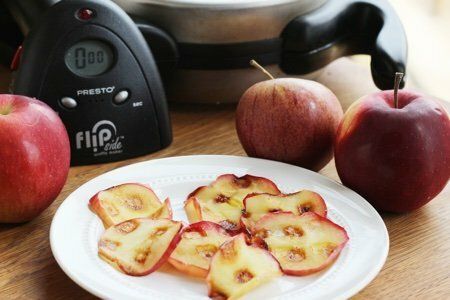 Baked apples with waffles